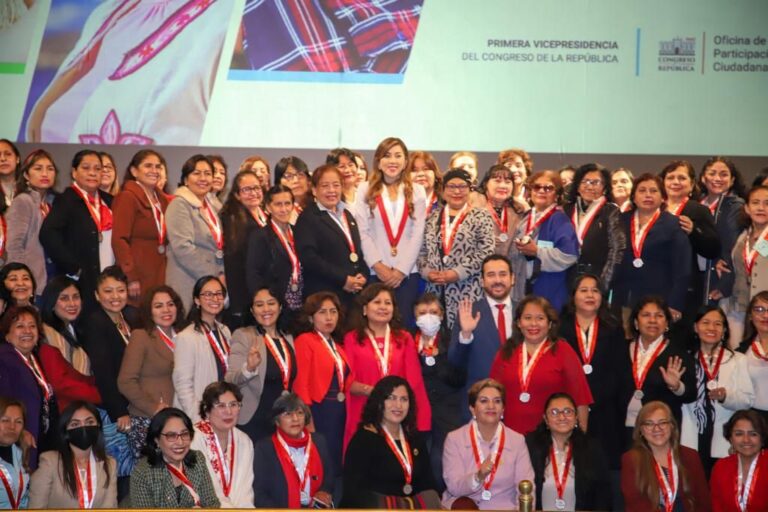 Dios, mujer y política