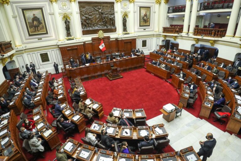 Desaprobación del Congreso y desconfianza política  